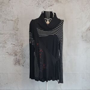 Unbranded Black and White Striped Cowl Neck Top with Floral Print Women Size M